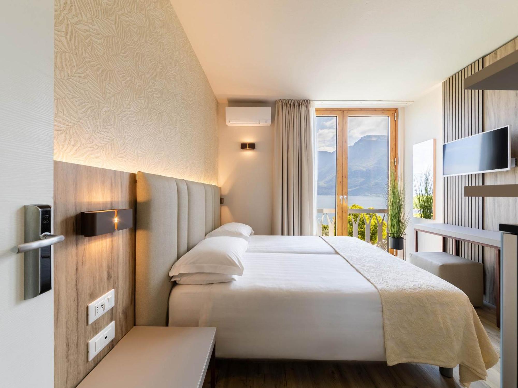 Hotel Riviera Panoramic Green Resort 리몬네술가르다 외부 사진