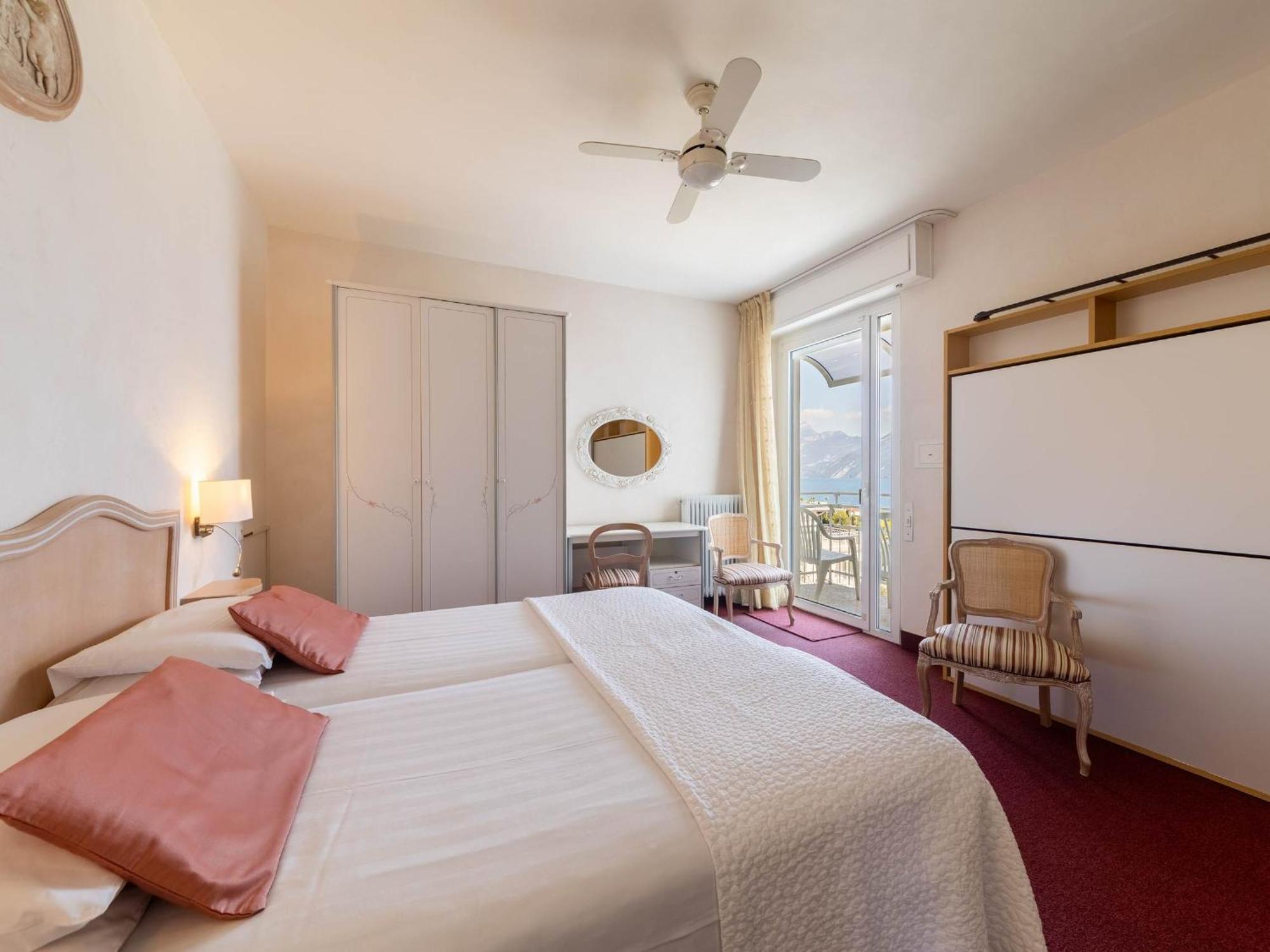 Hotel Riviera Panoramic Green Resort 리몬네술가르다 외부 사진