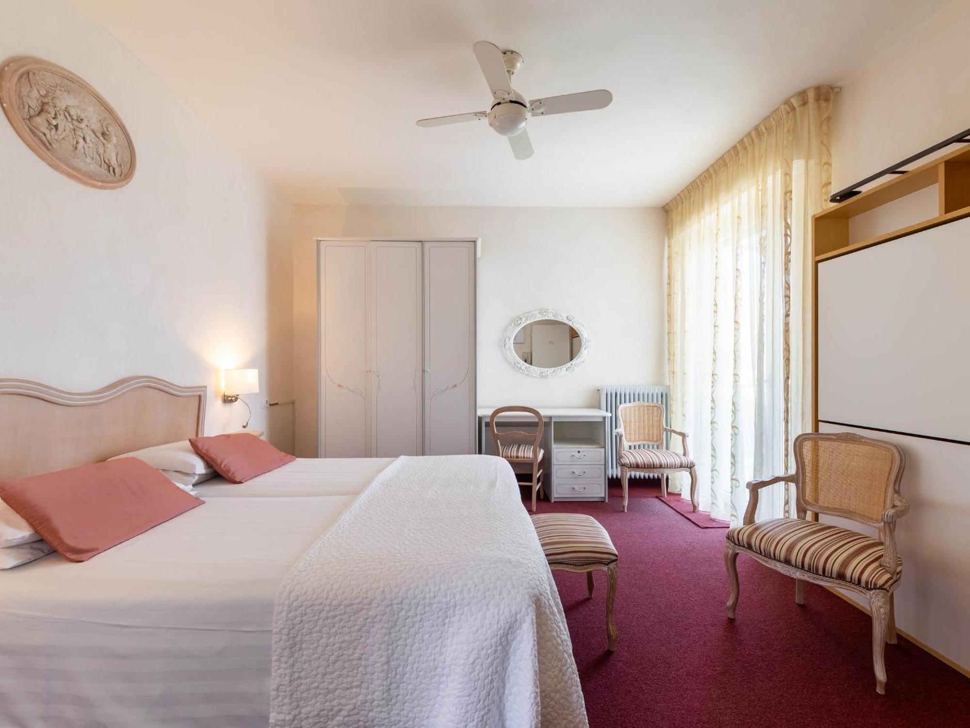 Hotel Riviera Panoramic Green Resort 리몬네술가르다 외부 사진
