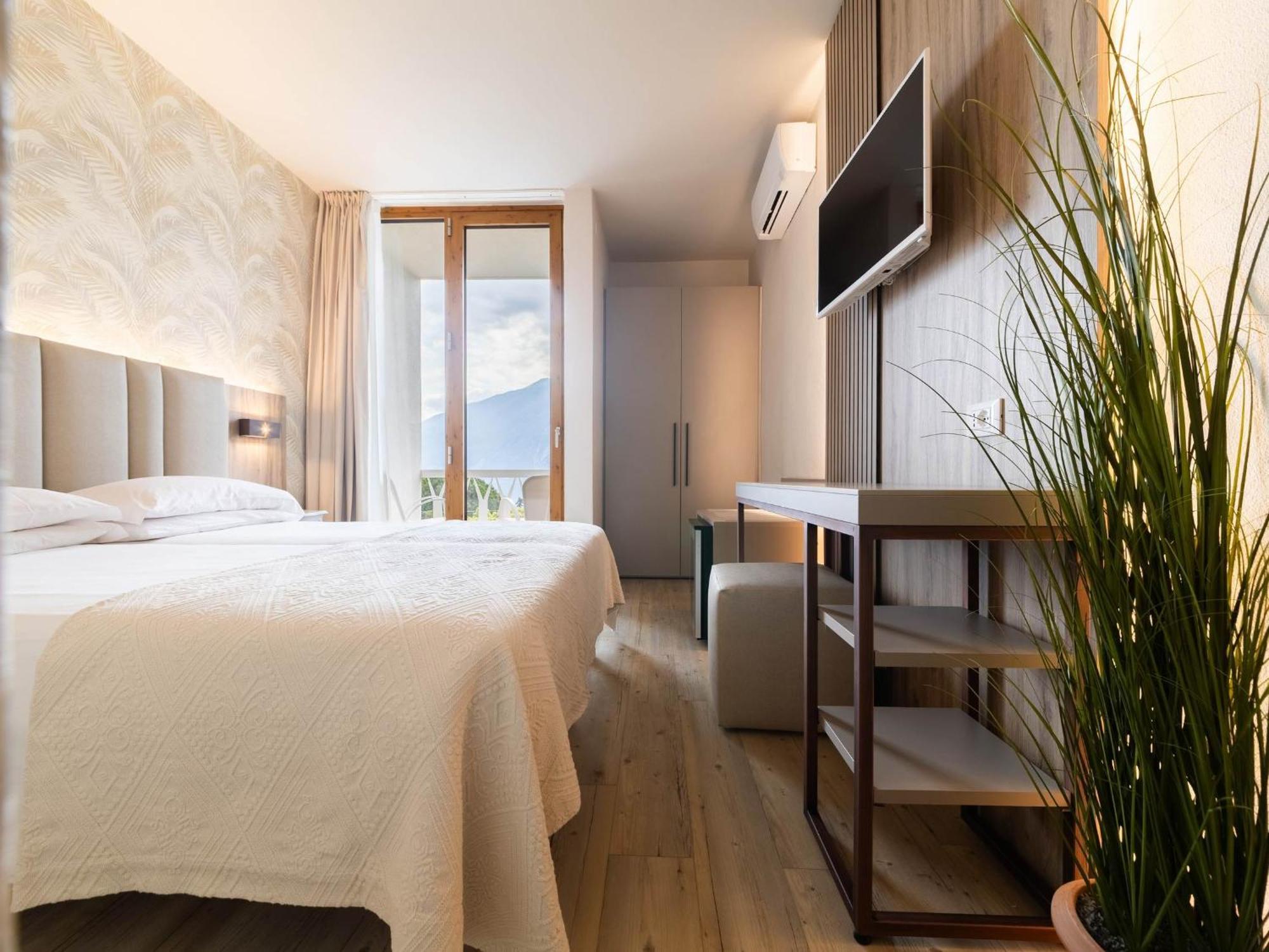 Hotel Riviera Panoramic Green Resort 리몬네술가르다 외부 사진