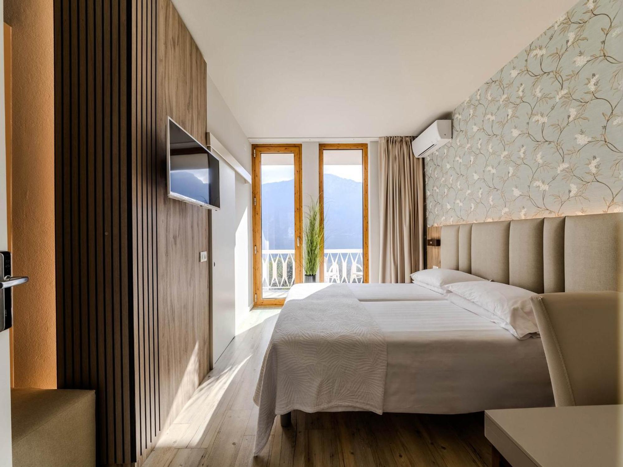 Hotel Riviera Panoramic Green Resort 리몬네술가르다 외부 사진