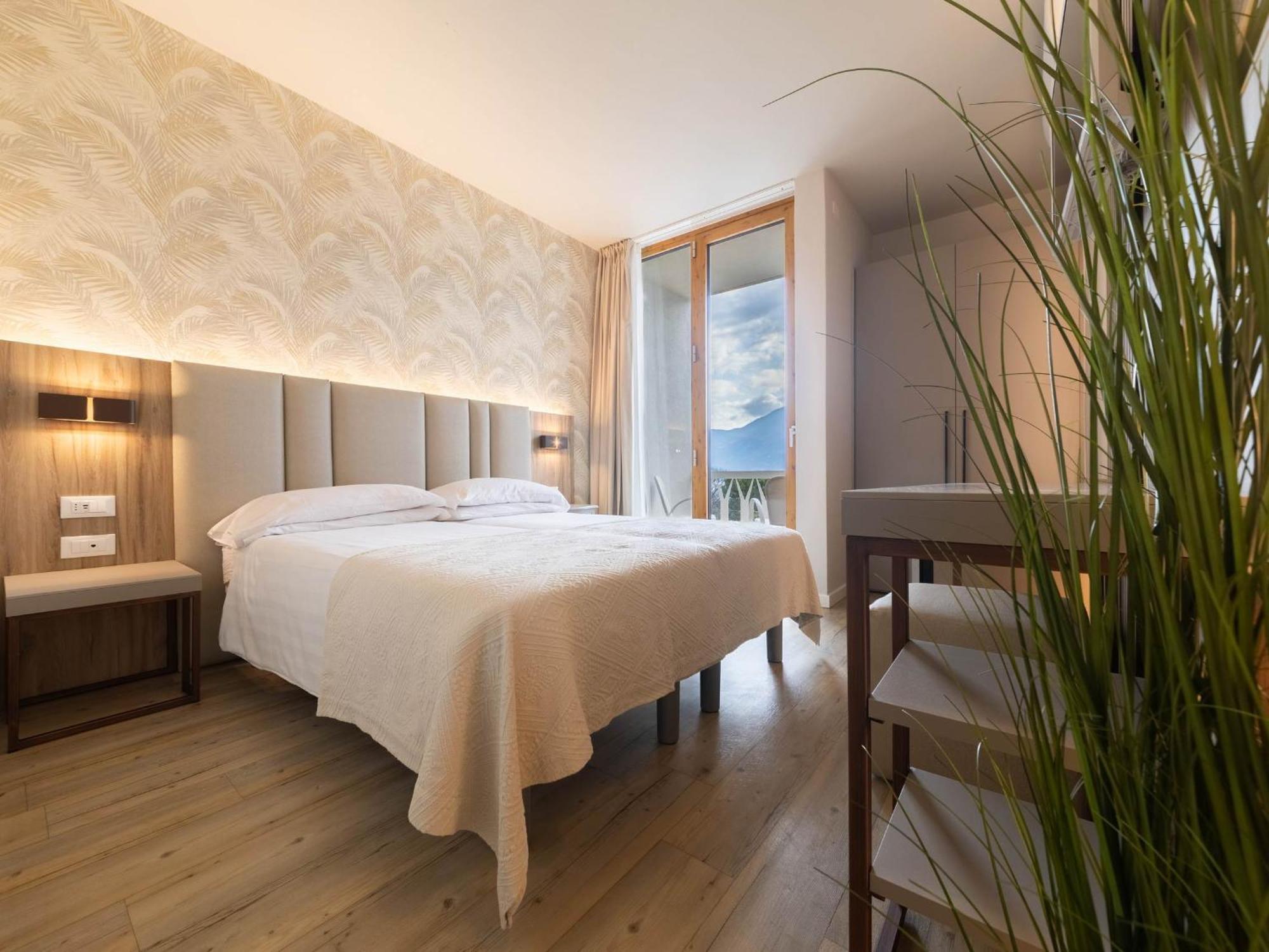 Hotel Riviera Panoramic Green Resort 리몬네술가르다 외부 사진