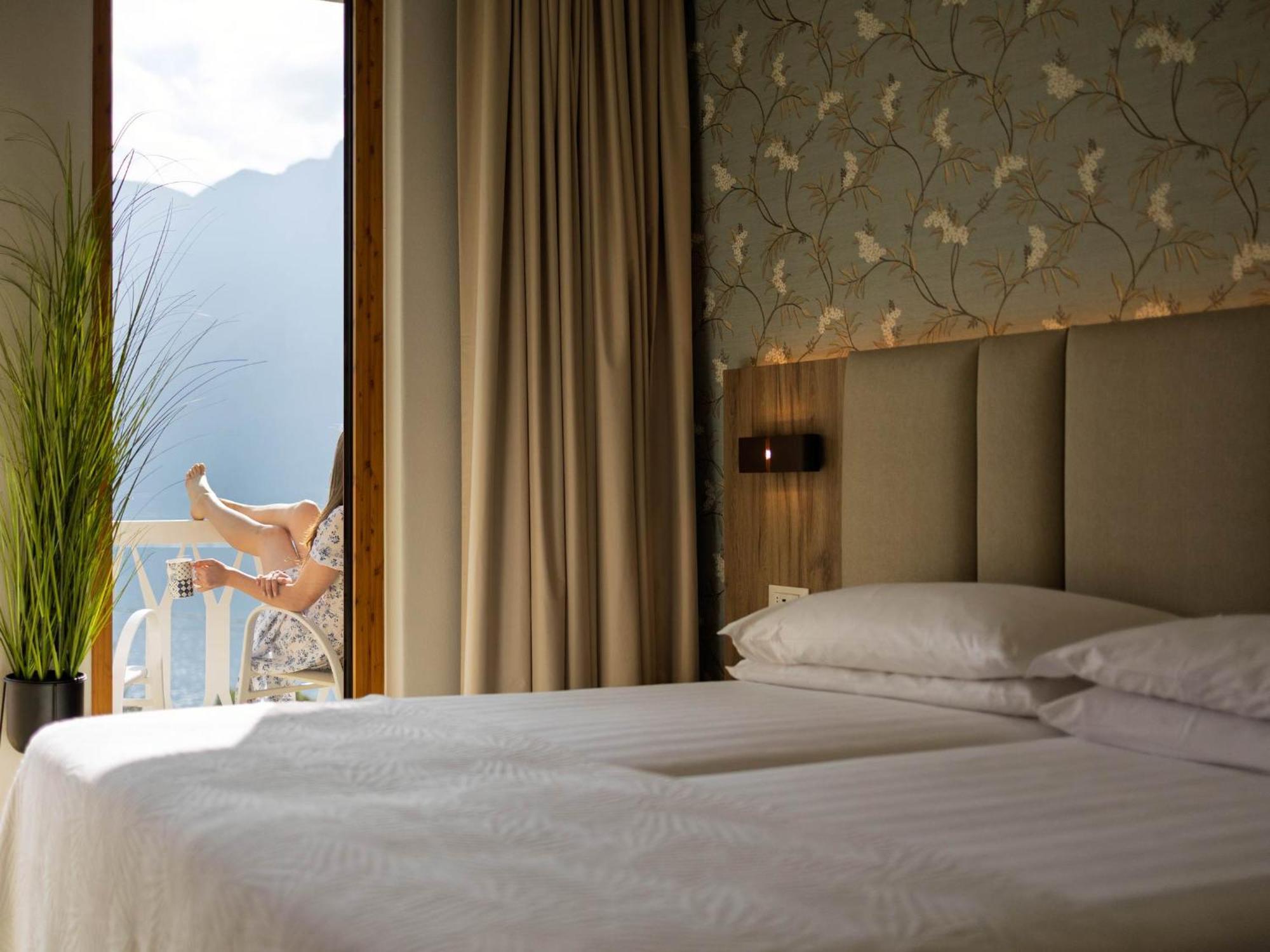 Hotel Riviera Panoramic Green Resort 리몬네술가르다 외부 사진