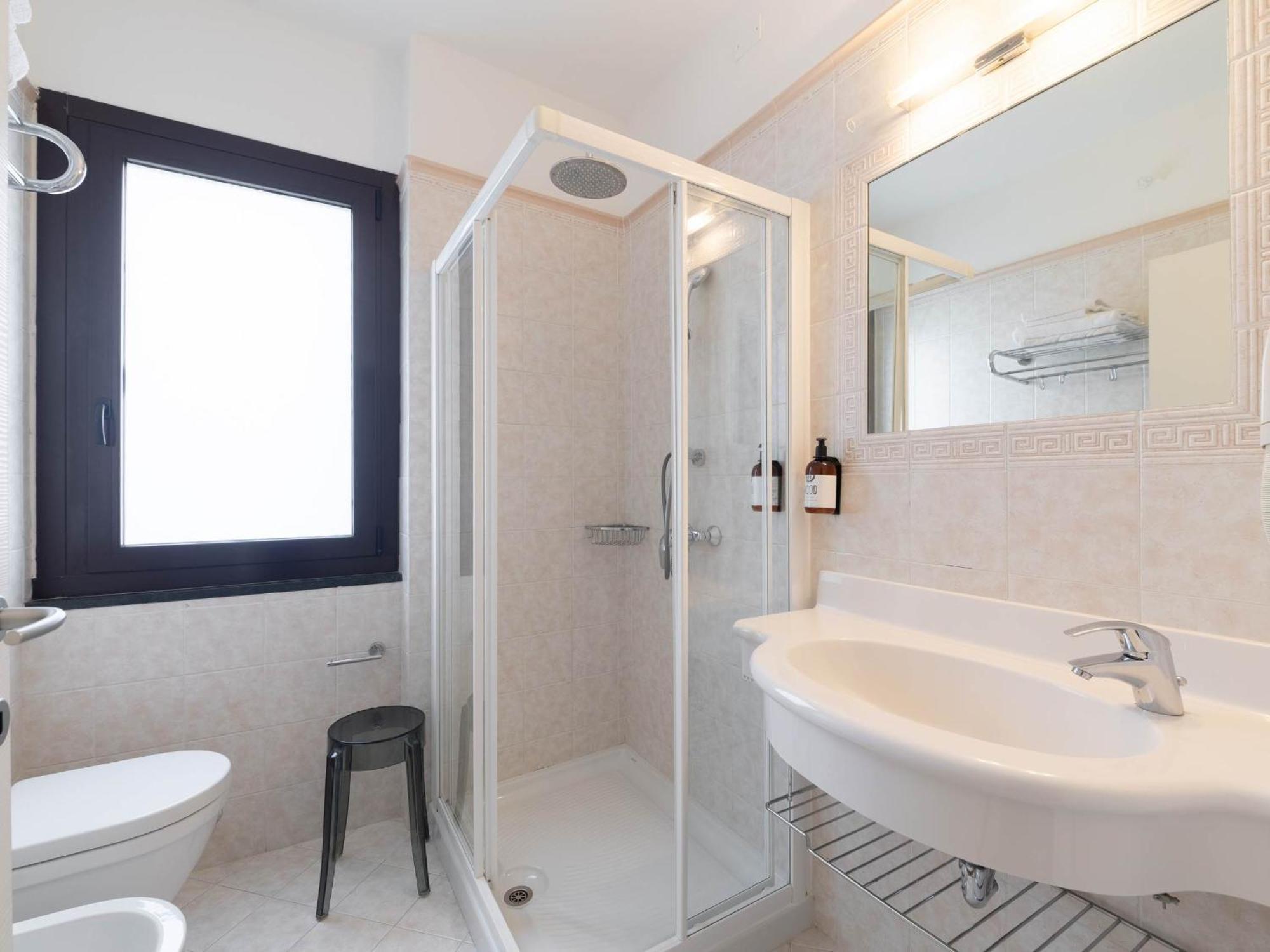Hotel Riviera Panoramic Green Resort 리몬네술가르다 외부 사진