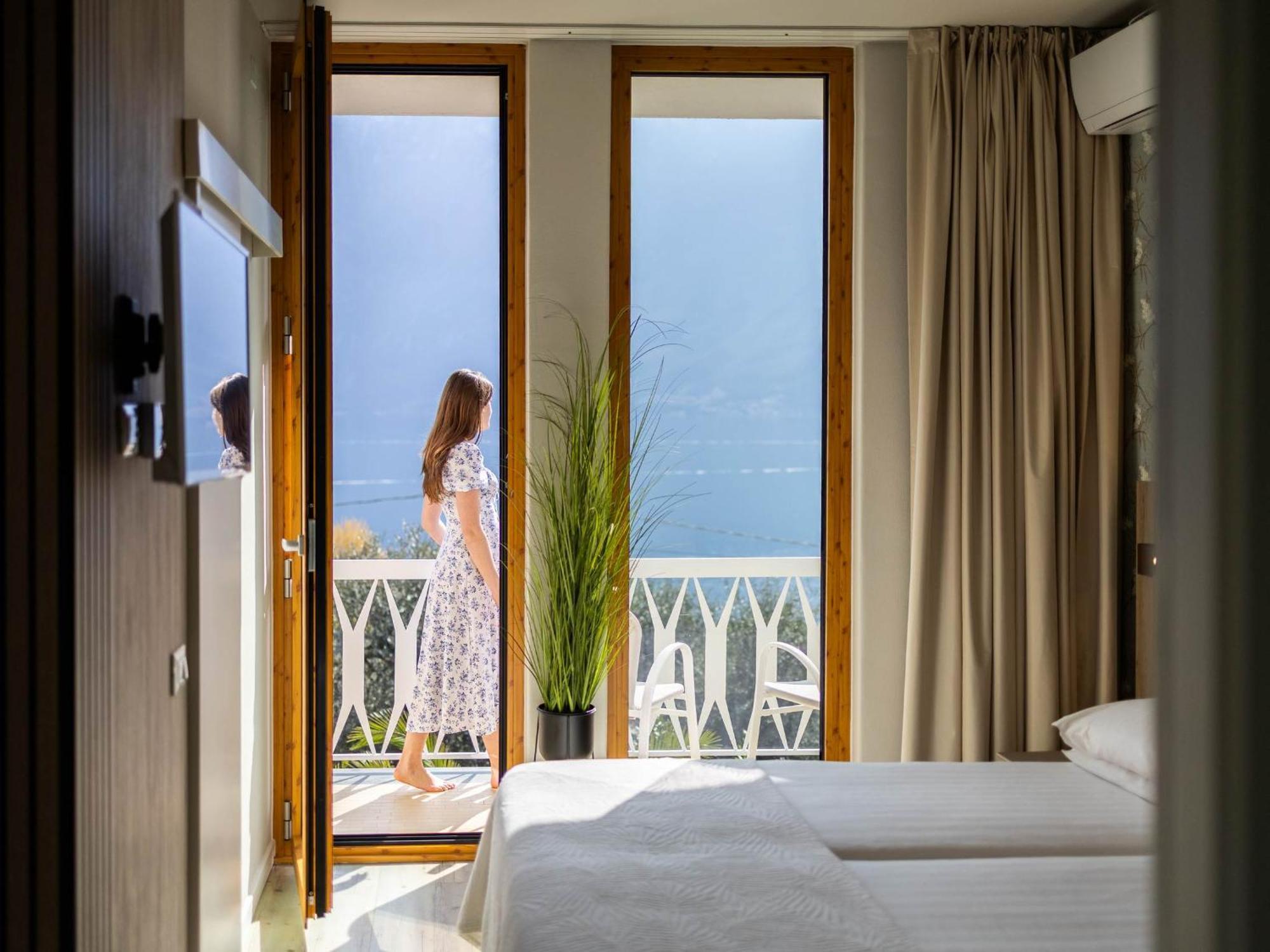 Hotel Riviera Panoramic Green Resort 리몬네술가르다 외부 사진