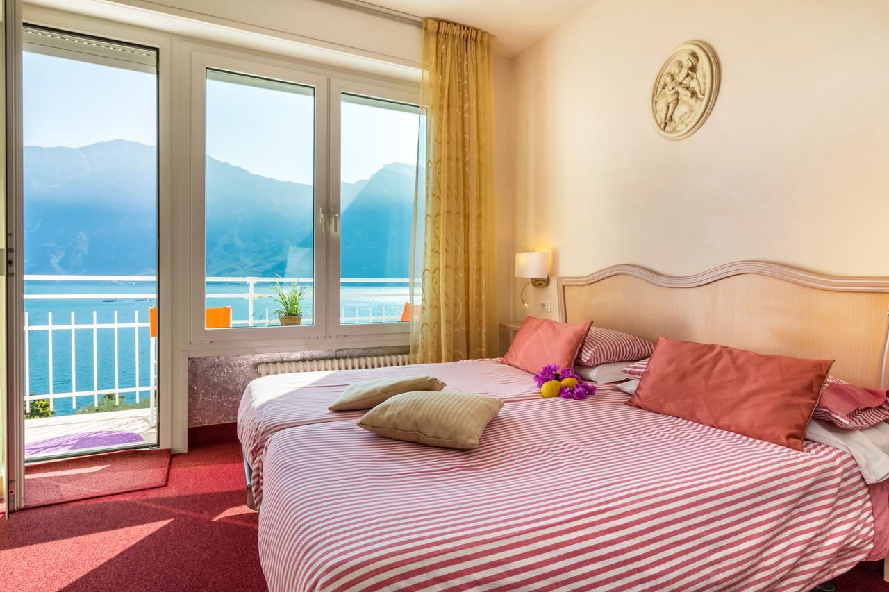 Hotel Riviera Panoramic Green Resort 리몬네술가르다 외부 사진