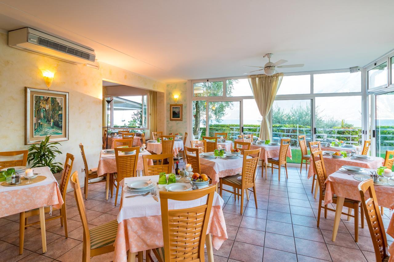 Hotel Riviera Panoramic Green Resort 리몬네술가르다 외부 사진