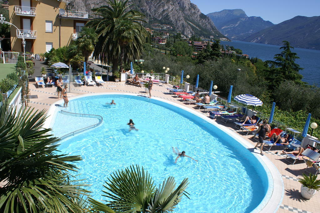 Hotel Riviera Panoramic Green Resort 리몬네술가르다 외부 사진