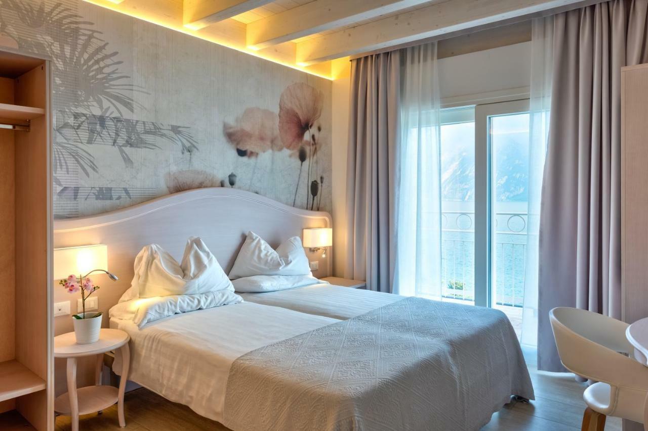 Hotel Riviera Panoramic Green Resort 리몬네술가르다 외부 사진