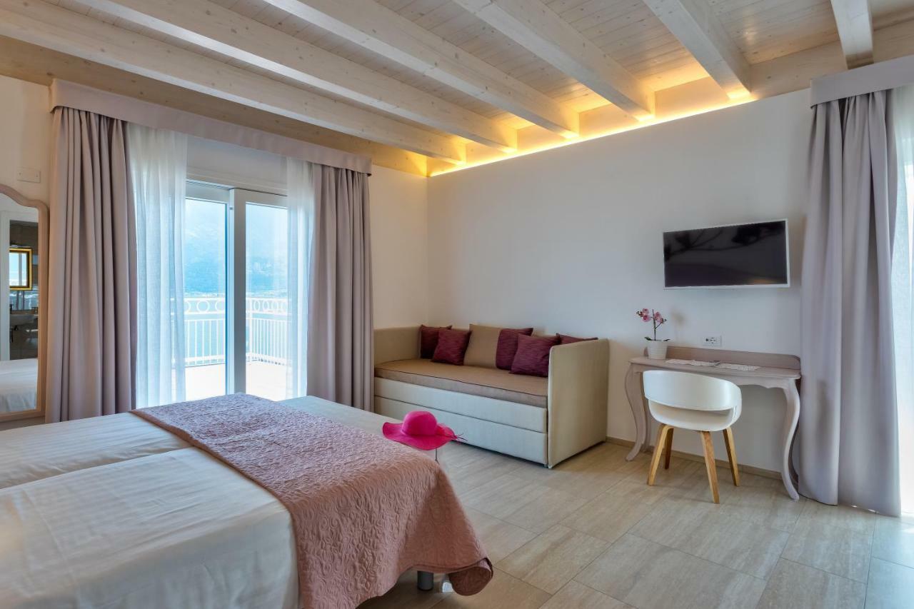 Hotel Riviera Panoramic Green Resort 리몬네술가르다 외부 사진