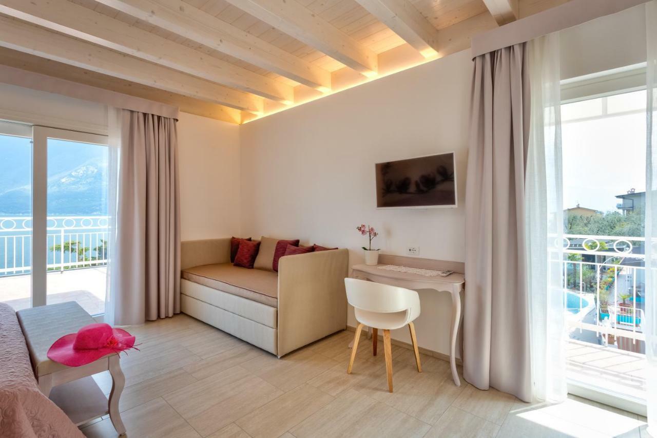 Hotel Riviera Panoramic Green Resort 리몬네술가르다 외부 사진