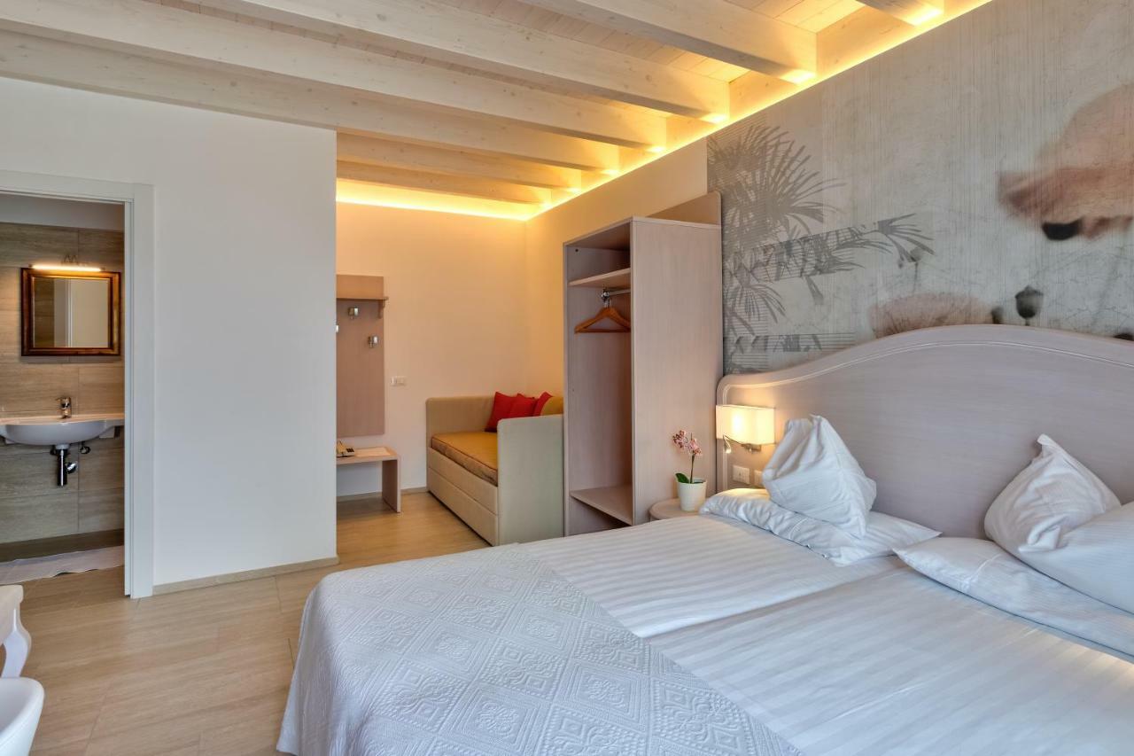 Hotel Riviera Panoramic Green Resort 리몬네술가르다 외부 사진