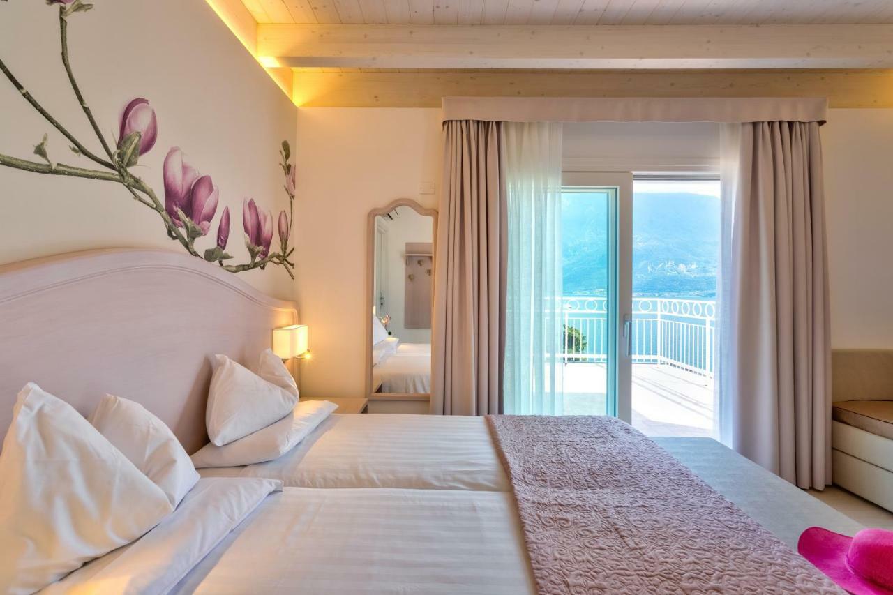 Hotel Riviera Panoramic Green Resort 리몬네술가르다 외부 사진