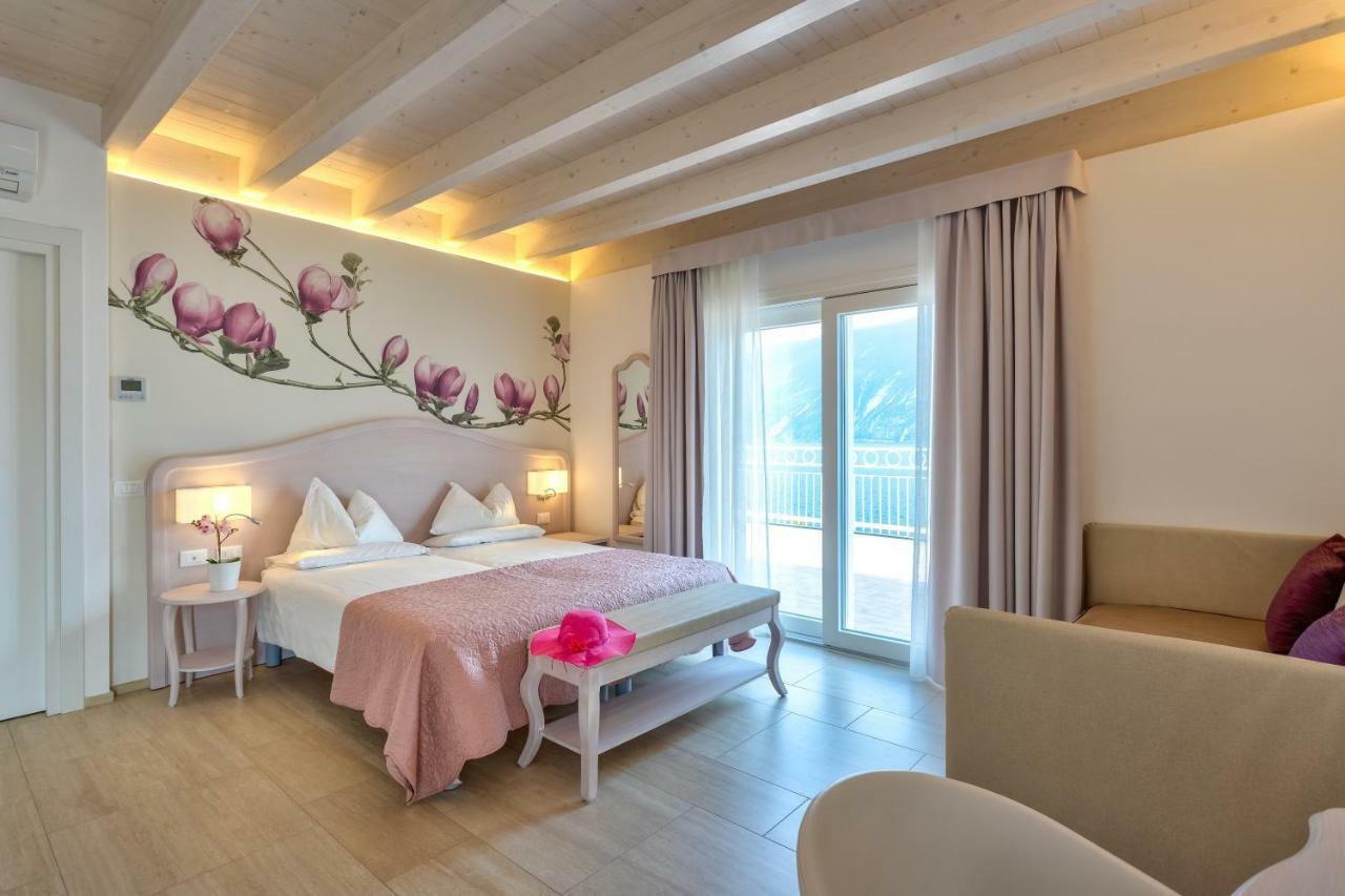 Hotel Riviera Panoramic Green Resort 리몬네술가르다 외부 사진