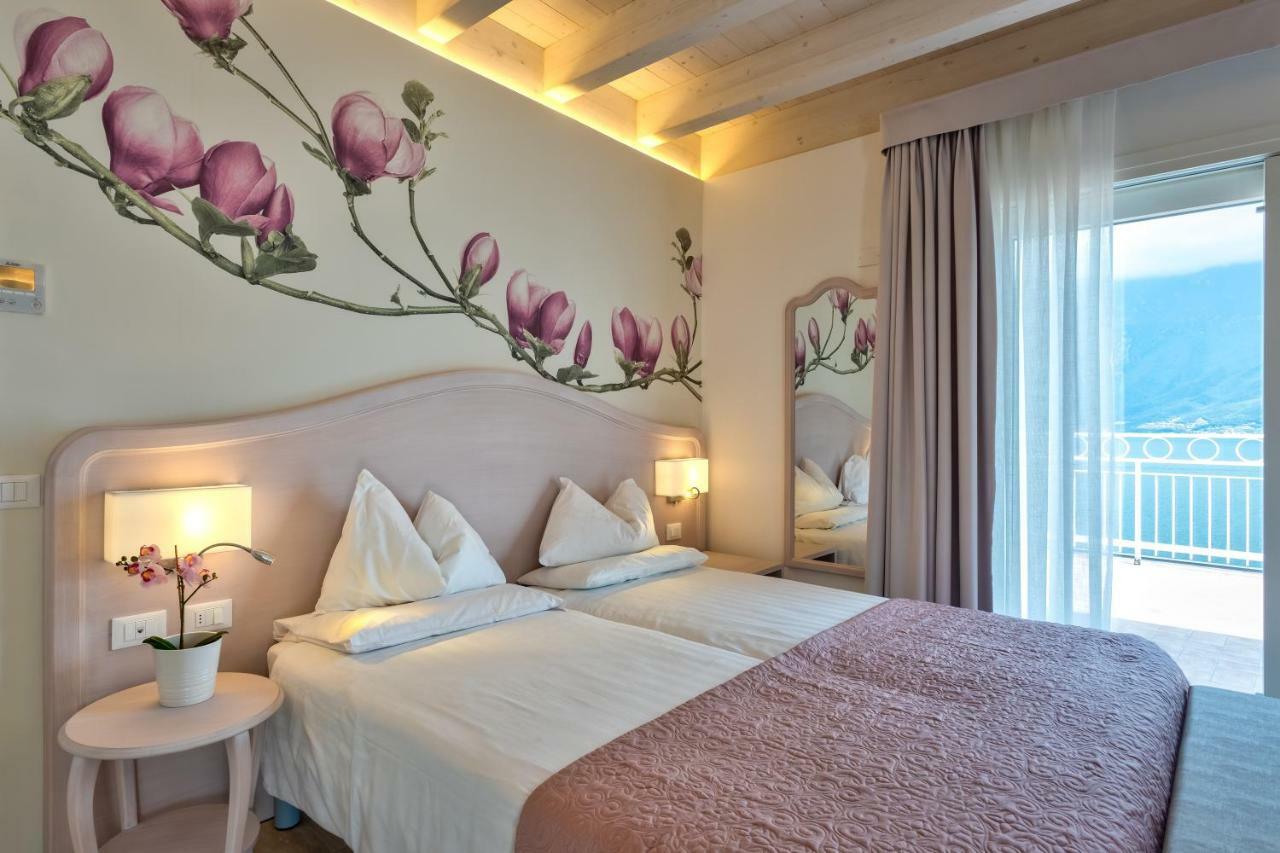Hotel Riviera Panoramic Green Resort 리몬네술가르다 외부 사진