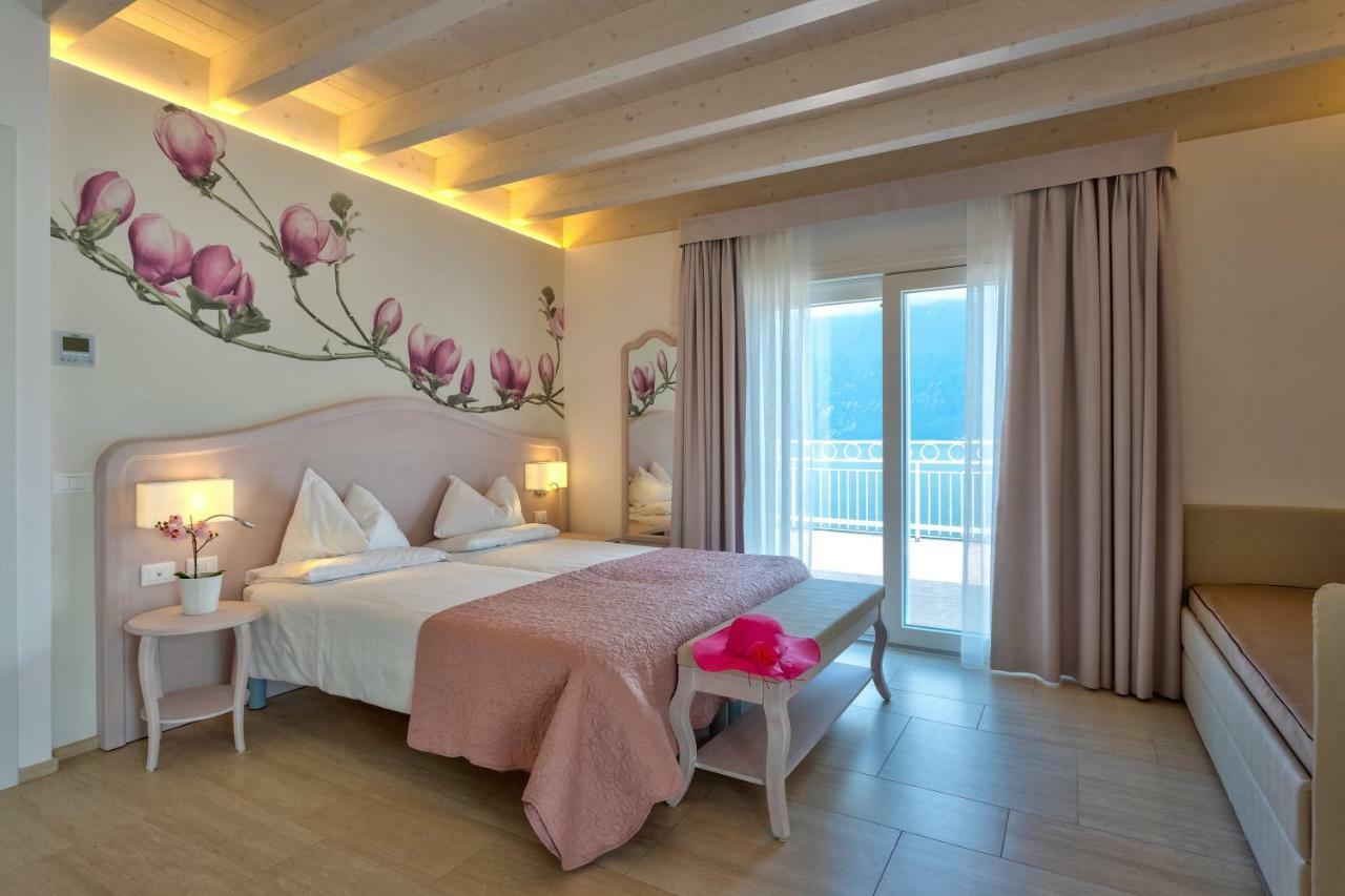 Hotel Riviera Panoramic Green Resort 리몬네술가르다 외부 사진
