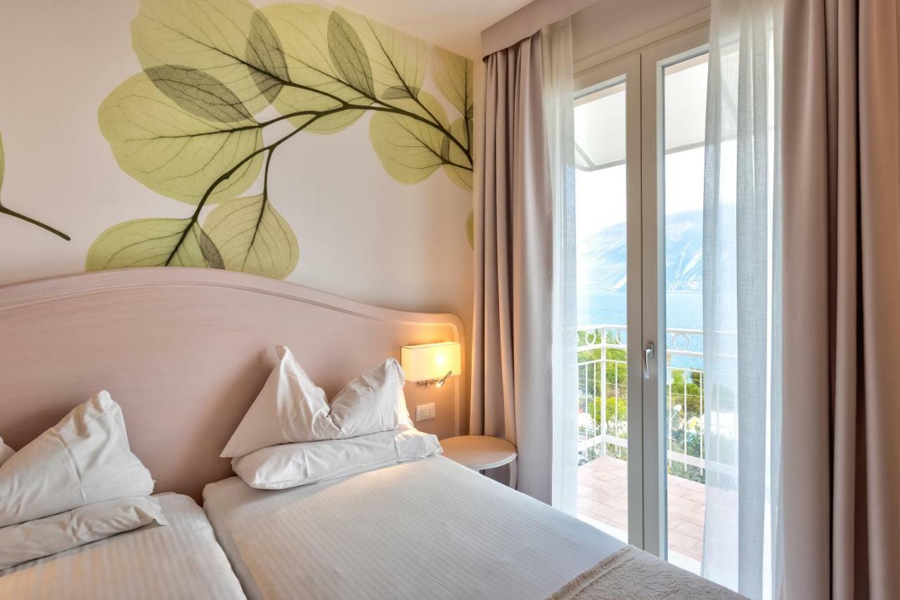 Hotel Riviera Panoramic Green Resort 리몬네술가르다 외부 사진
