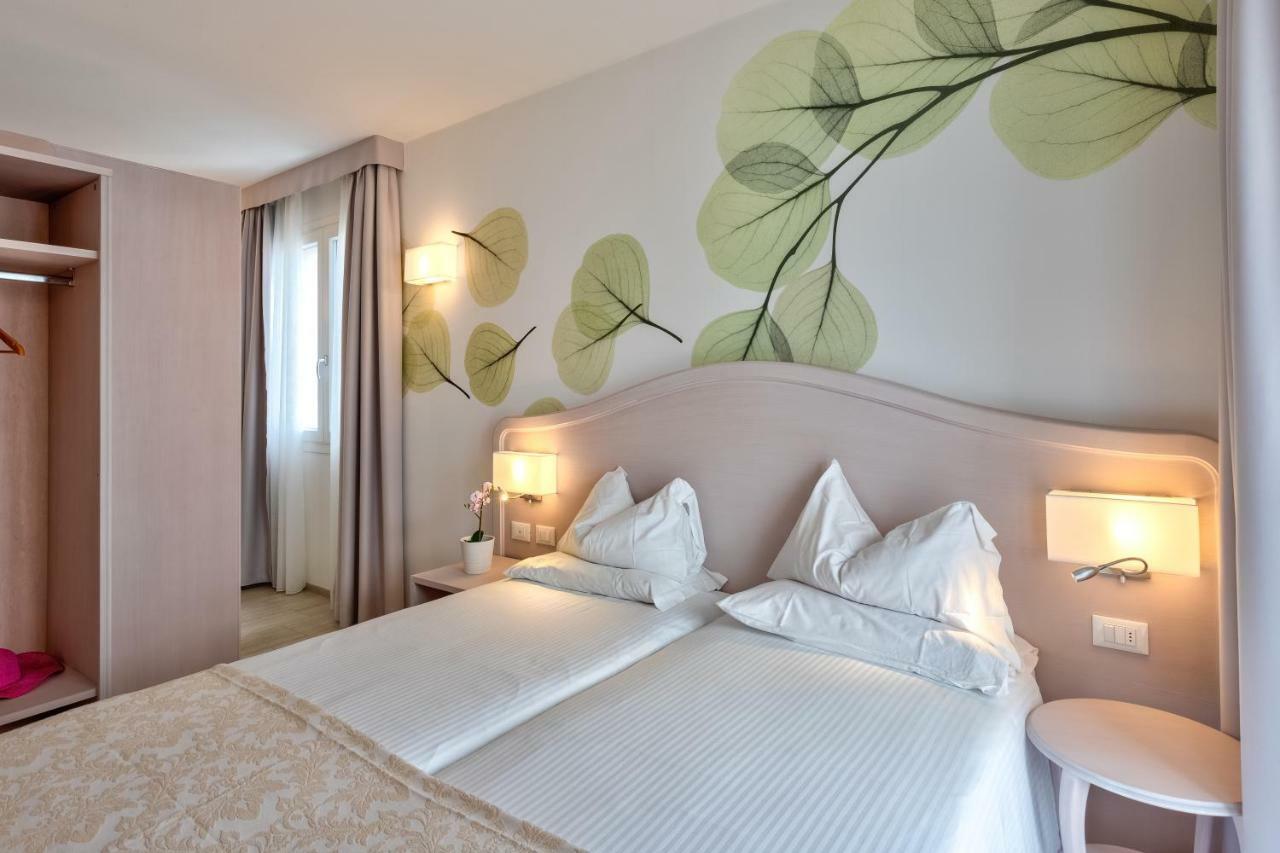 Hotel Riviera Panoramic Green Resort 리몬네술가르다 외부 사진
