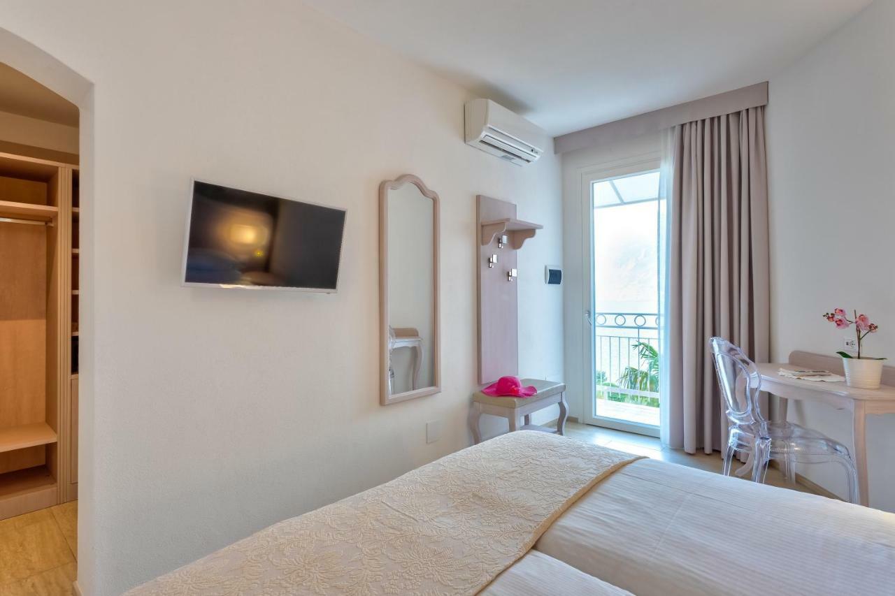 Hotel Riviera Panoramic Green Resort 리몬네술가르다 외부 사진
